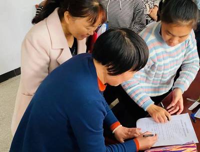 聯(lián)通家校，共架金橋——輝縣市常村鎮(zhèn)中心學(xué)校第七屆家委會(huì)成立暨家庭教育咨詢(xún)服務(wù)啟動(dòng)